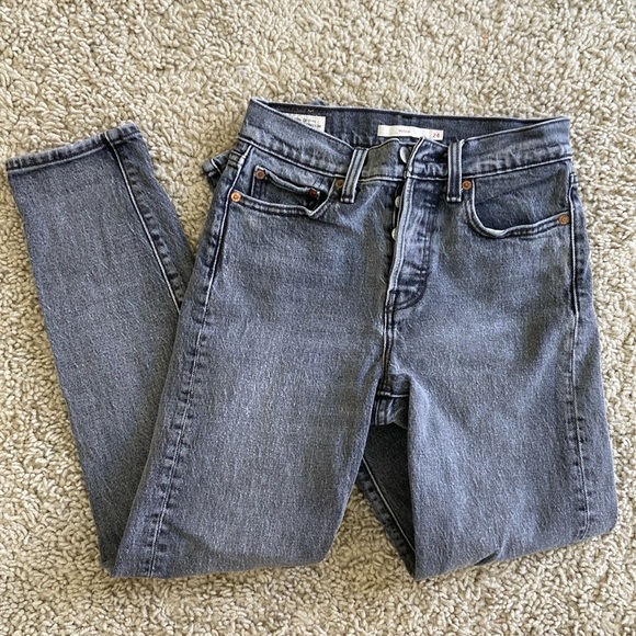 Levi’s women’s black wedgie 24, excellent condition. Denim jeans. - Picture 1 of 5